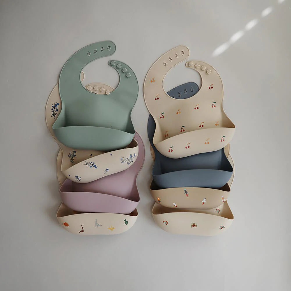 MushieSiliconeBib-Rainbow5-min_1000x1000_3e34df99-6843-462e-862b-786f96624835.webp